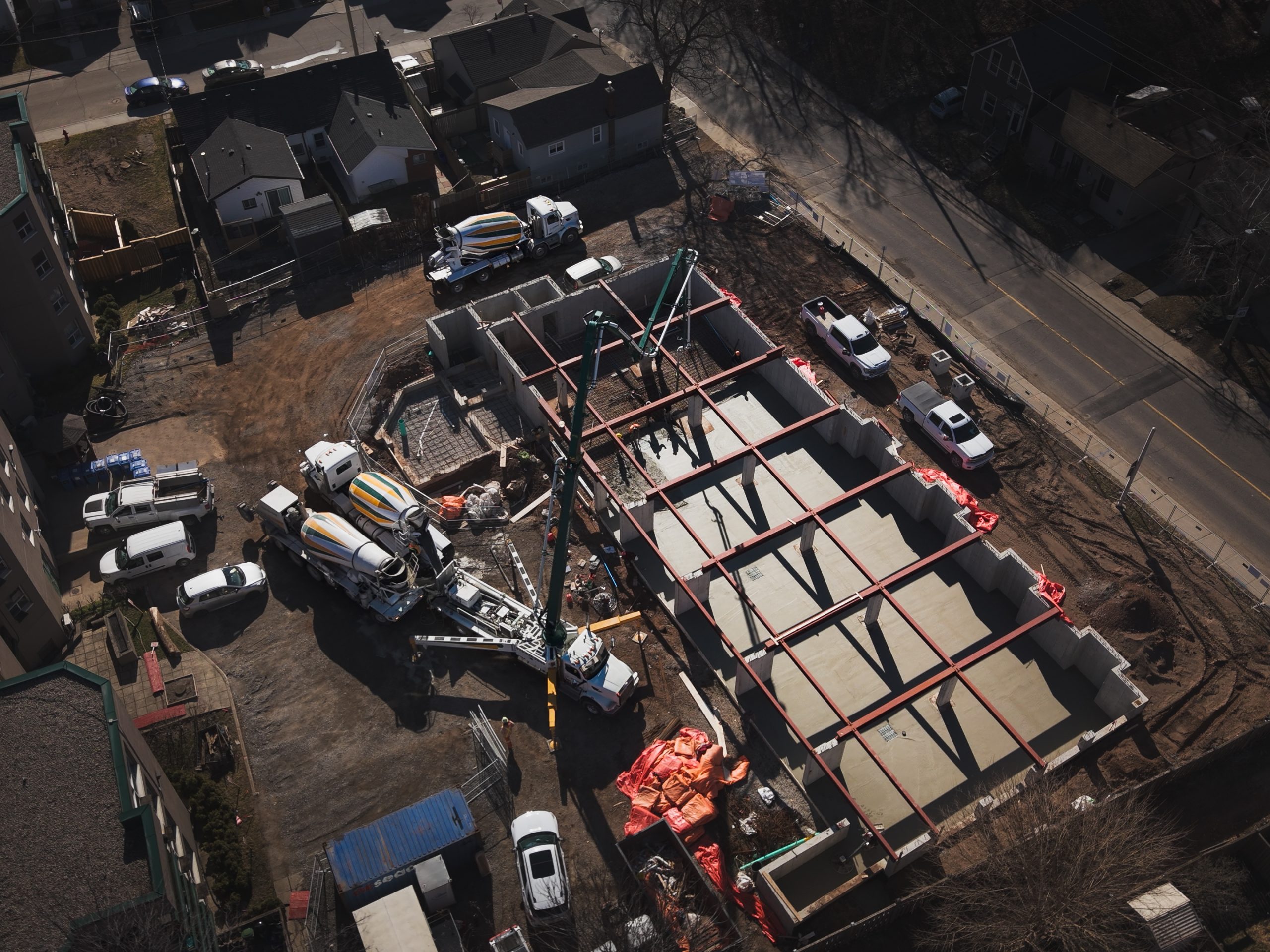 Stubbe’s, Redi-Mix, 221 Charlton Ave, Hamilton, condo, residential, urban site, concrete pour, foundation, structural elements, precision, planning, multi-storey, efficient pour, urban development, construction timeline, active site, coordination